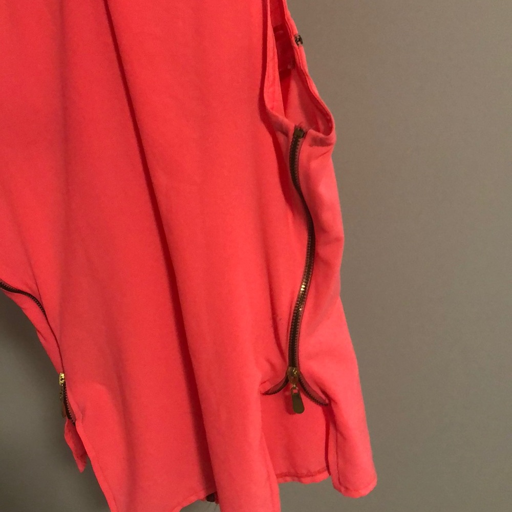 Pink top - Picture 3 of 3